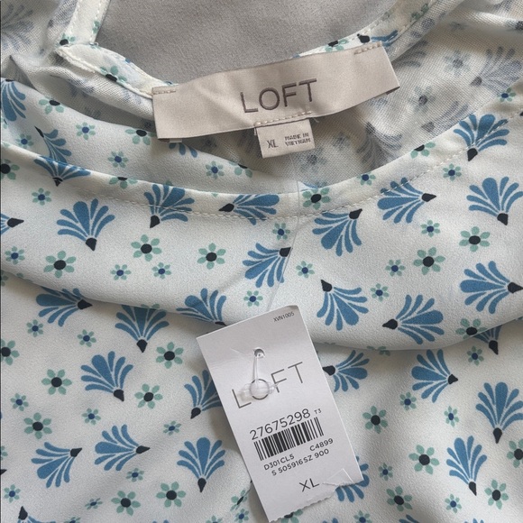 LOFT Blue and Teal Floral Short Sleeve Blouse - Picture 4 of 7